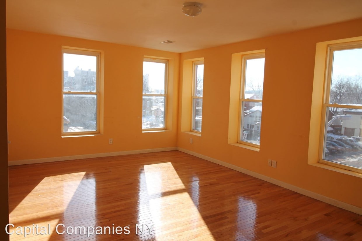 Primary Photo - 632 2nd Ave