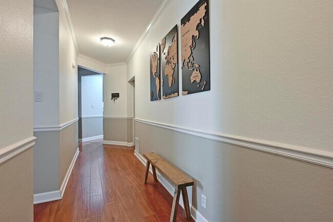 Building Photo - 2041 Desco Dr