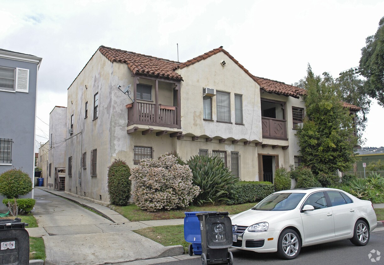 Building Photo - 7806 Rosewood Ave