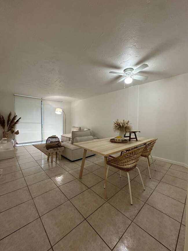Building Photo - 9440 Fontainebleau Blvd