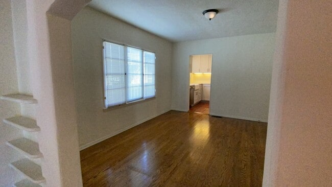 Building Photo - 618 N Orange Dr