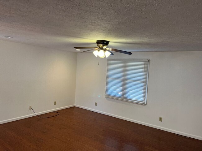 Building Photo - Three Bedroom 2 Bath Home in Bethalto with...
