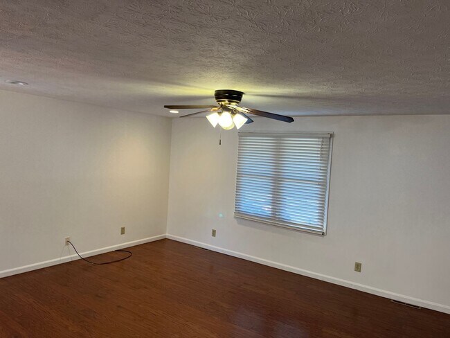Foto del edificio - Three Bedroom 2 Bath Home in Bethalto with...