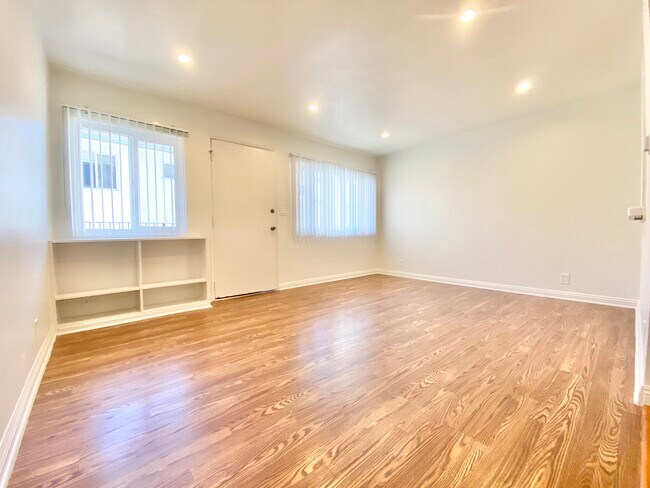 Foto del edificio - 1321 N Harvard Blvd