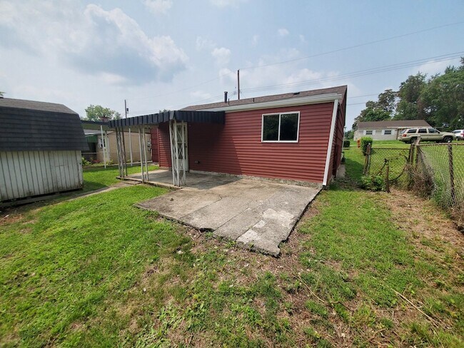 Building Photo - 428 E Carter Dr
