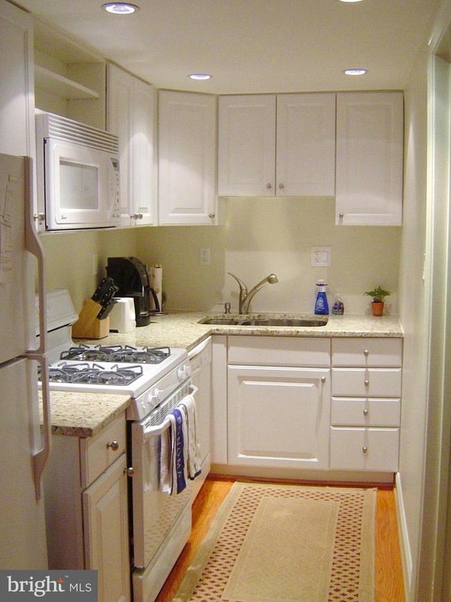 Building Photo - 3050 N St NW