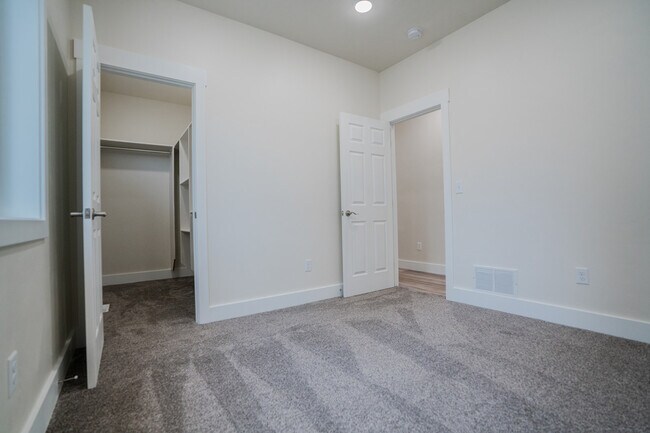 Building Photo - 544 K St