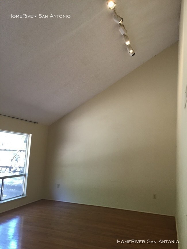 Building Photo - 4031 Oakhaven St
