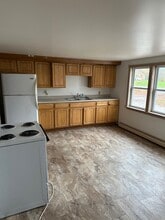 Building Photo - 521 Hinckley Rd Building Photo - 521 Hinckley Rd