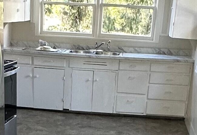 Foto del edificio - 11625 NW Thompson Rd