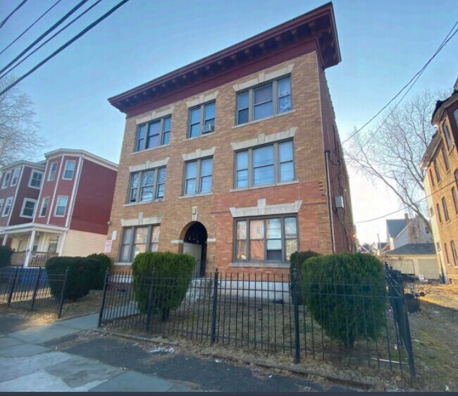 Building Photo - 63 Orange St