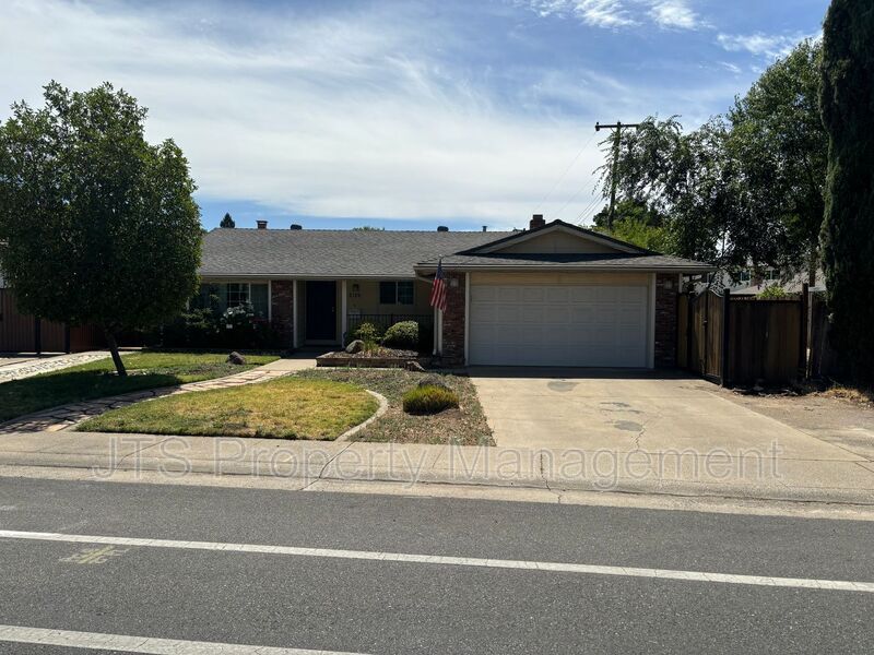 Building Photo - 2128 W La Loma Dr