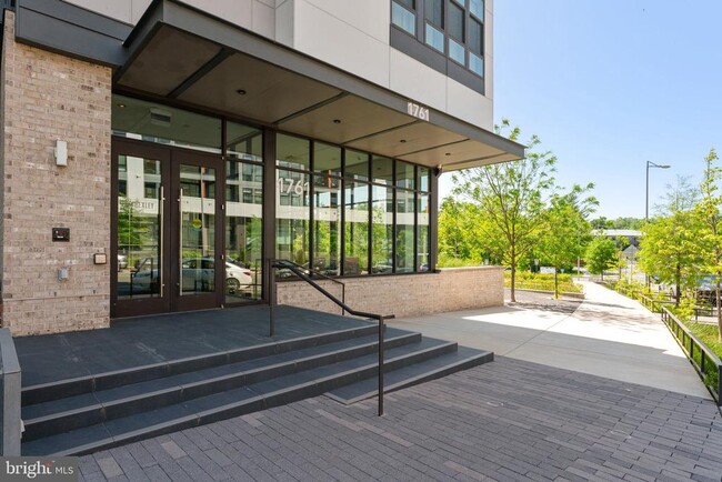 Foto del edificio - 1761 Old Meadow Rd