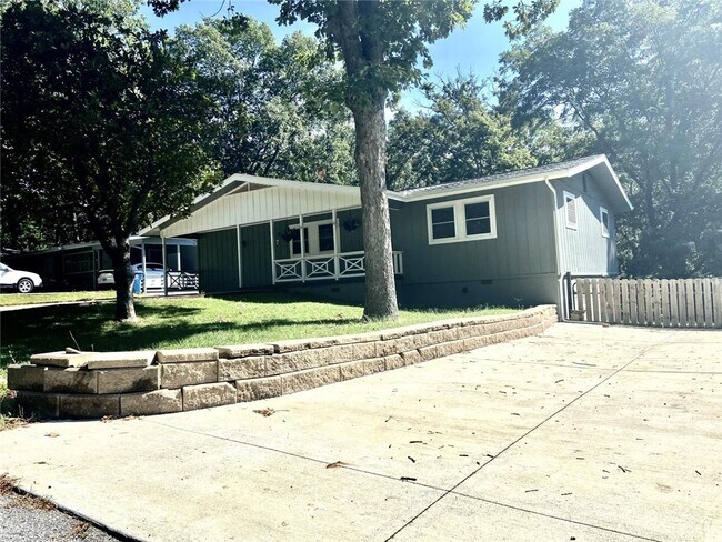 Building Photo - 7 Evesham Ln