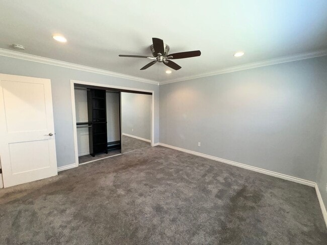 Building Photo - Beautifully Updated 3 Bedroom, 2 bath Rola...