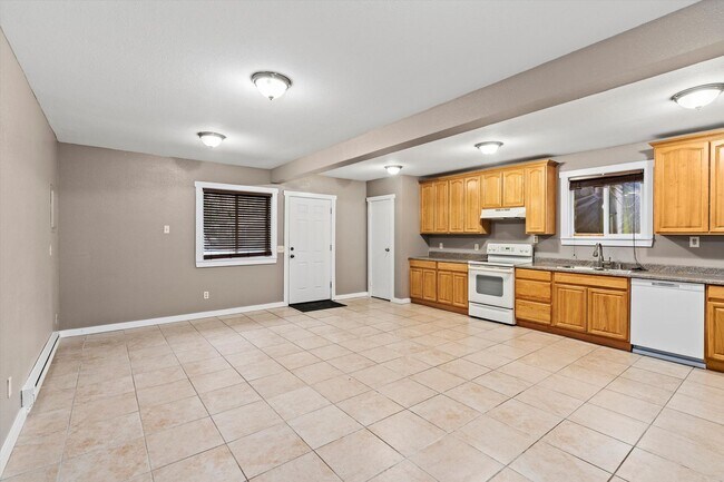 Foto del edificio - 2 bed 1 Bath Burien House with in unit laundry