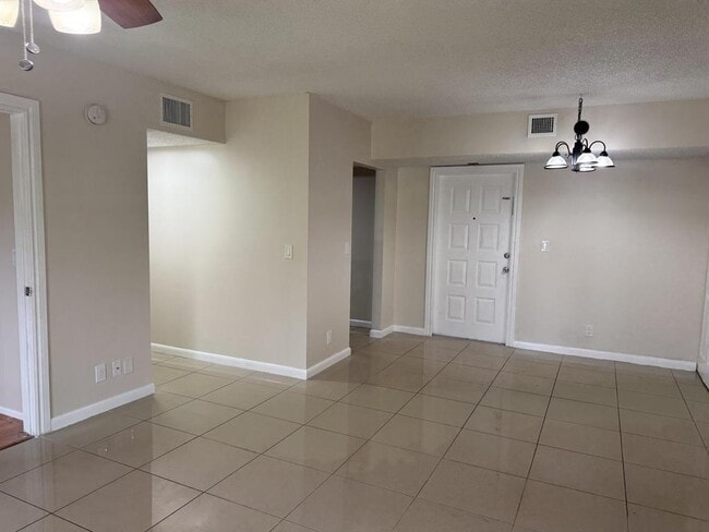 Foto del edificio - 3710 N Pine Island Rd