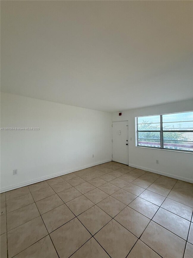 Foto del edificio - 5165 W Flagler St