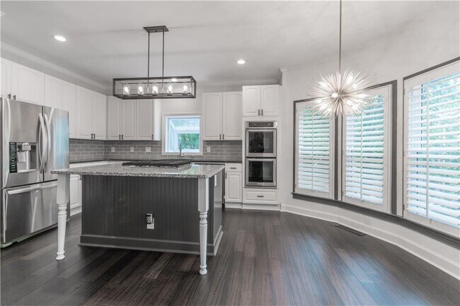 Building Photo - 856 Embassy Ct NE