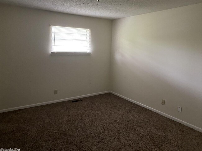 Building Photo - 1821 Sanford Dr