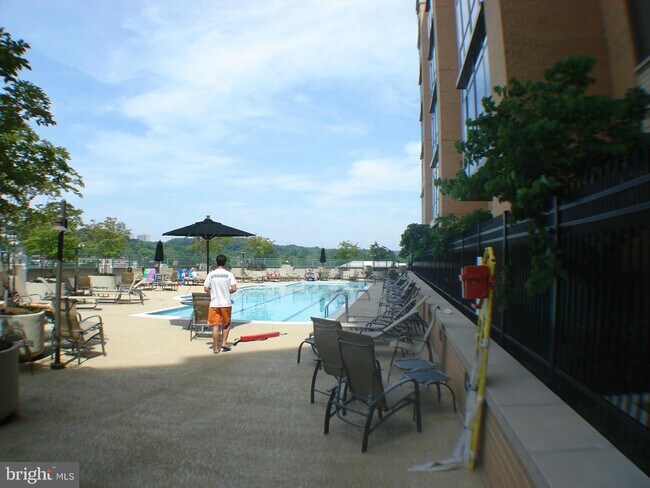 Building Photo - 2720 S Arlington Mill Dr