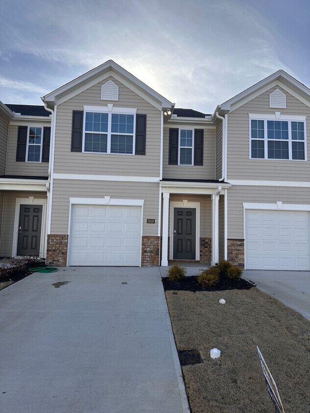 Foto principal - 5639 Carrington Court