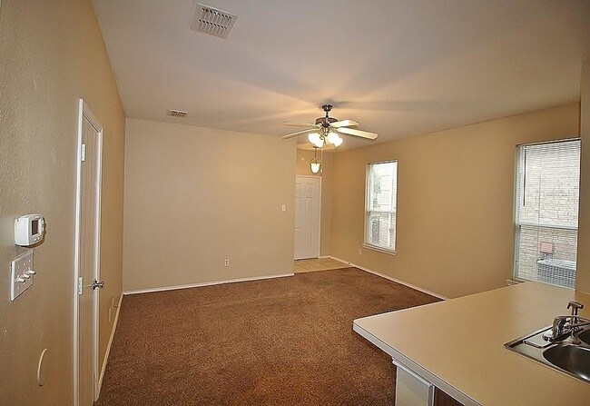 Building Photo - 1134 Jamie Dr