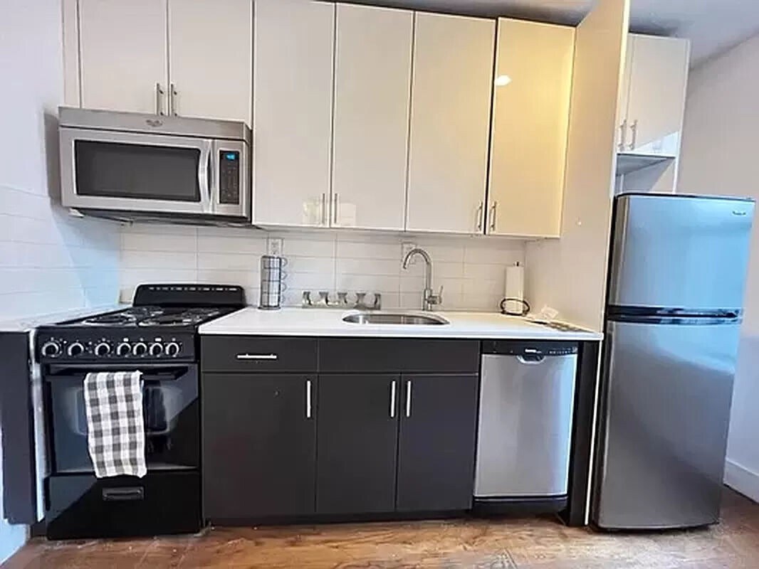 Primary Photo - 165 West 127th Street