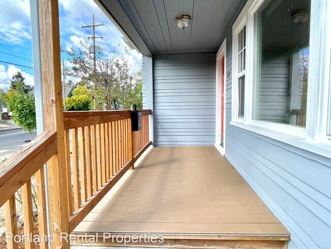 Building Photo - 3 br, 1 bath House - 3739 NE Fremont St