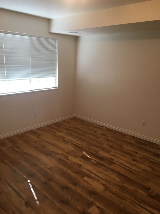 Building Photo - 221 W 1458 S