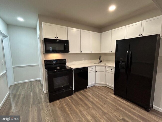 Foto del edificio - 566 E High St