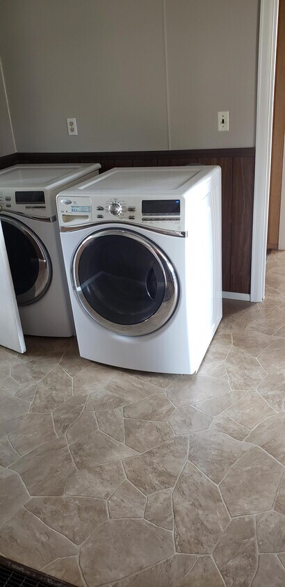 Building Photo - 1409 W A St