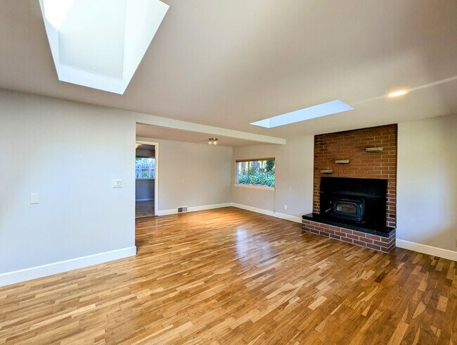 Foto del edificio - 3bd/.75ba Lynnwood Home