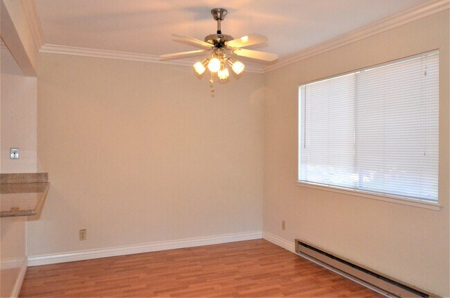 Building Photo - Ground Floor Condo in Wonderful Warm Sprin...