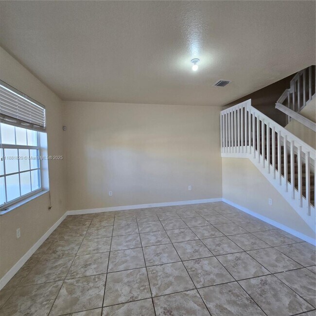 Foto del edificio - 9051 SW 227th St