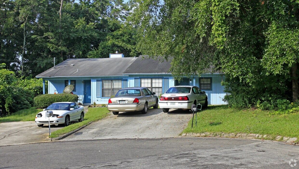 Building Photo - 700 Pointe Ct