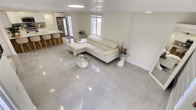 Foto del edificio - 734 W 32nd St