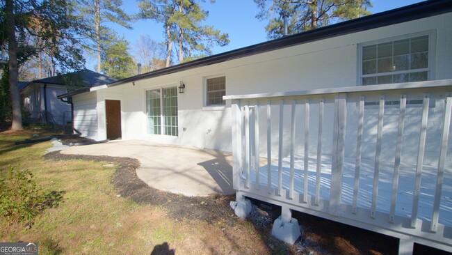 Building Photo - 3655 Woodstream Cir NE