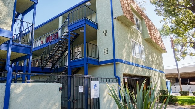 Building Photo - Riverine Apartments