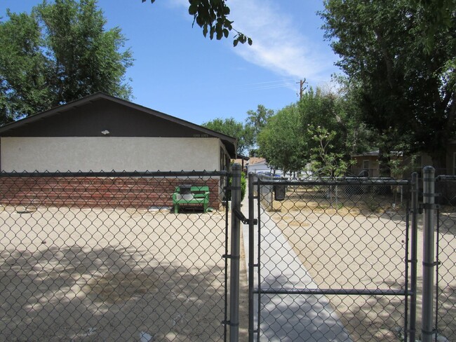 Foto del edificio - West Lancaster Duplex