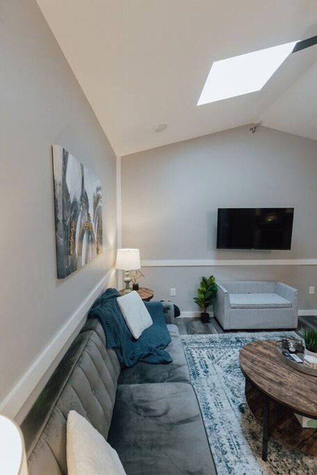 Building Photo - 117 Spring St