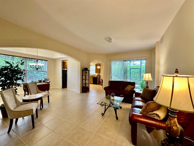 Building Photo - 1305 Mariposa Cir