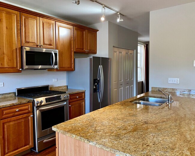 Building Photo - Stunning 2 Story, 4 Bed/3.5 Bath Single Fa...