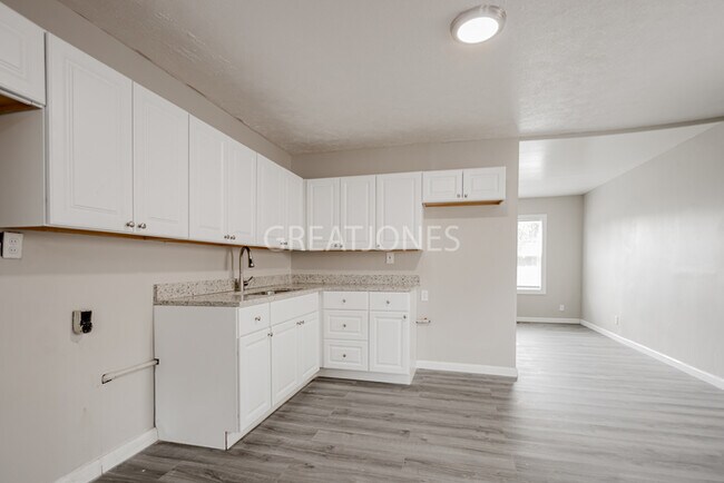Foto del edificio - NOW OFFERING HALF OFF FIRST FULL MONTH IF ...
