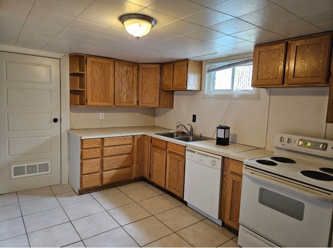 Primary Photo - 1717 E Woodside Dr