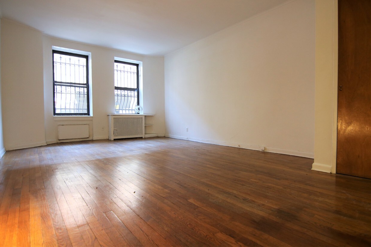 Primary Photo - 335 W 88th St