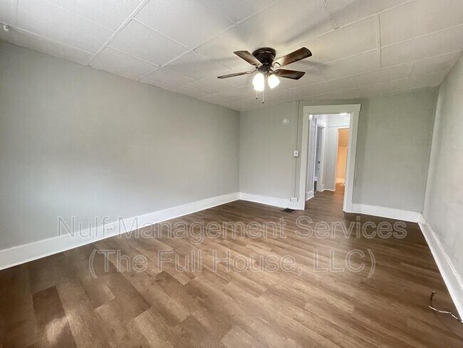 Building Photo - 1013 Theona St