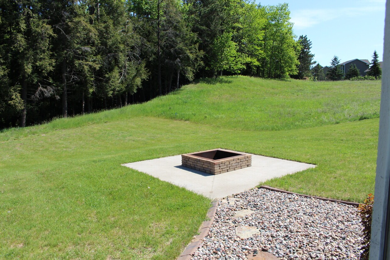 Foto del edificio - River Trail Estates Apartment Community