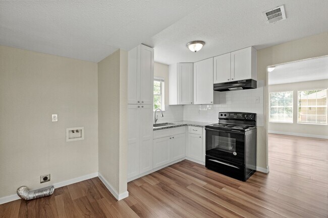 Building Photo - 8244 Hartford St