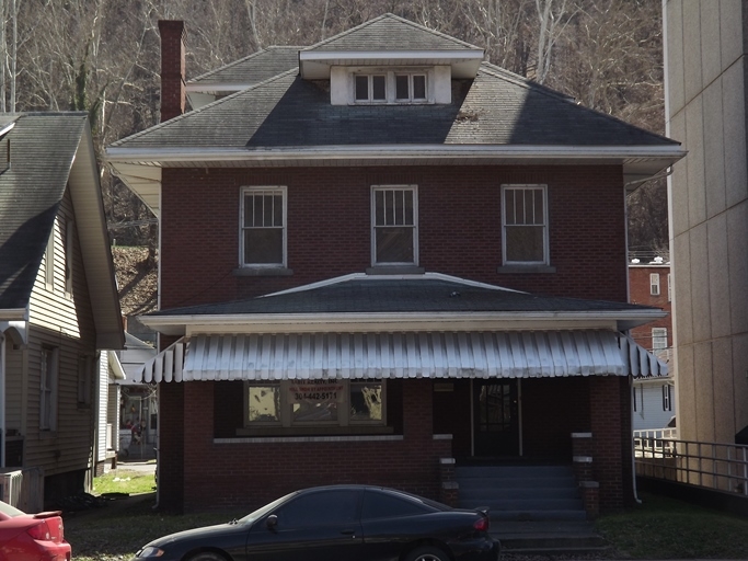 Primary Photo - 609 2nd Ave